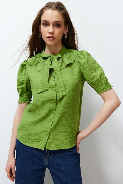 Trendyol Collection Zelená tkaná košile s krátkým rukávem – podrobná kravata, Regular Fit TWOSS21GO0125