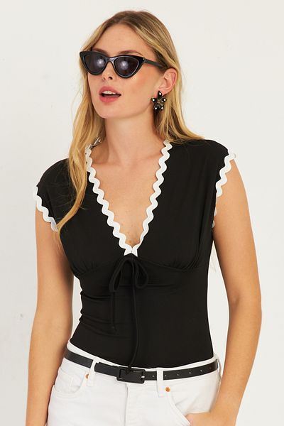 Cool & Sexy Damska czarna bluzka z lamówką EY2771