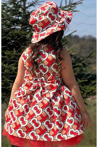 EFE KIDS فستان سهرة بناتي مطبوع عليه BurBerry - مع تفاصيل الحقيبة والقبعة