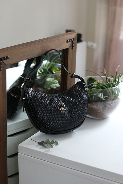 Moom Bag Γυναικεία τσάντα ώμου με μαύρη πλεκτή μοτίβο με διπλό λουρί