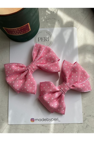 MADE BY PERİ Pembe zemin üzerine beyaz puantiyeli kurdeleden otomatik kelebek...
