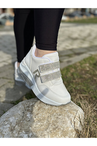 Nstil حذاء رياضي نسائي يومي باللون الأبيض مصنوع من الجلد اللامع بكعب عالٍ وحج...