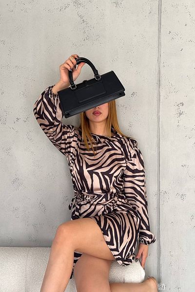 Neşeli Butik γυναικείο στάμπα μίνι φόρεμα σατέν με φύλλα NBKKLF20211