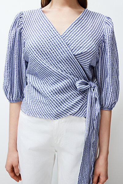 Trendyol Collection Vícebarevné pruhované dvouřadé šněrování Detailní tkaná halenka Seersucker TWOSS24BZ00345