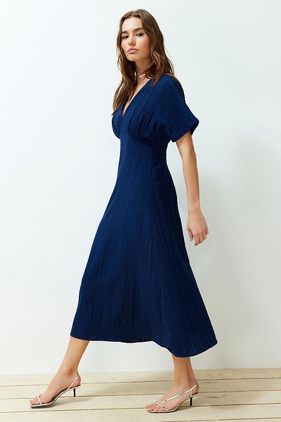 Trendyol Collection Námořnická modrá A-line Corsage Detailní Maxi tkané šaty s výstřihem do V TWOSS24EL00620