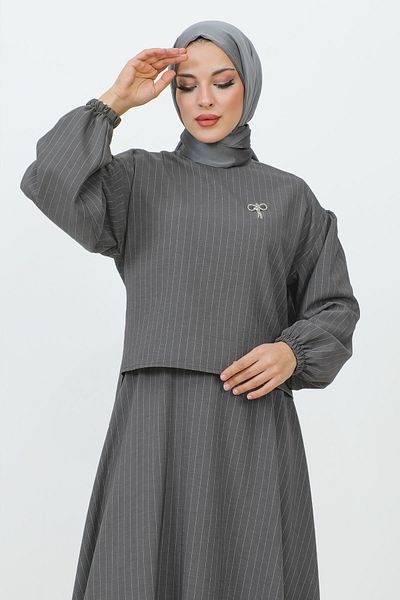 Tesettür Dünyası Gonca bross részletes szoknyaruha TSD231204 szürke