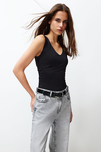 Trendyol Collection Body negru tricotat elastic cu decolteu în V TWOSS24BD00037
