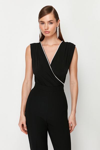 Trendyol Collection Czarne body z podwójnymi piersiami i błyszczącymi detalami z kamienia - TPRSS24BD00016