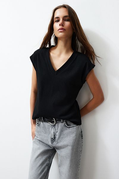 Trendyol Collection Μαύρη παχύρρευστη/μαλακό ύφασμα Εφαρμόσιμο/Εφαρμοσμένο μανίκι φεγγαριού πλεκτή μπλούζα V-λαιμόκοψη Stretch TWOSS24BZ00433