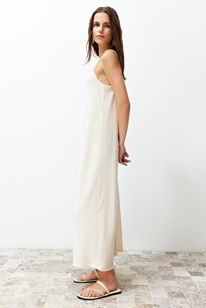 Trendyol Collection Kameninové Dlouhé Midi Šaty s Ramínky Shift/Dlouhé Maxi Pletené šaty TWOSS24EL00288