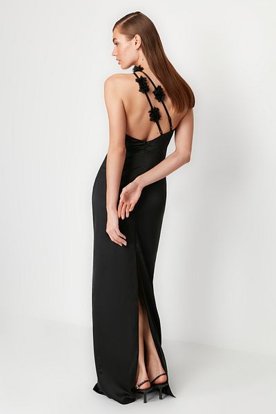 Trendyol Collection Czarna sukienka wieczorowa z satyny tkanej w kształcie litery A z różowymi zdobieniami Tprss24Ae00029