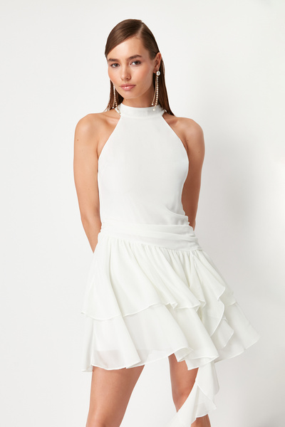 Trendyol Collection Suknia ślubna w kolorze białym z falbanką w kształcie litery A, krótka, ślubna/małżeńska, elegancka wieczorowa, balowa TPRSS24EL00122