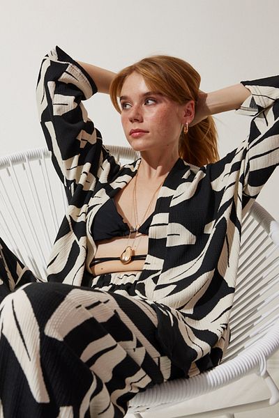 Happiness İstanbul Schwarzes gemustertes Crinkle-Sommerjacke-Palazzo-Set für Damen DD01304