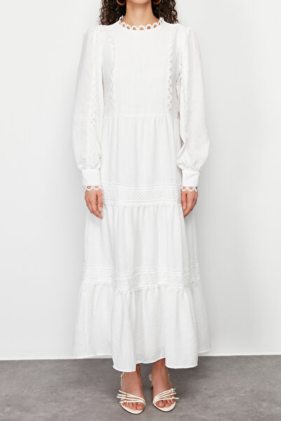 Trendyol Modest Λεπτομερές υφαντό φόρεμα με λευκή γραμμή με κέντημα TCTSS24EB00178