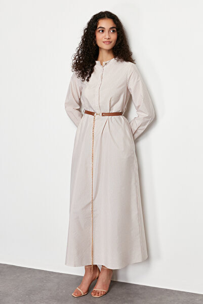 Trendyol Modest Μπεζ Ριγέ Ζώνη Λεπτομερές Υφαντό Φόρεμα TCTSS24EB00171