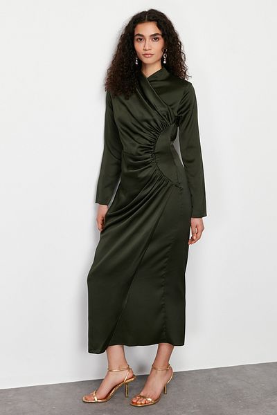 Trendyol Modest Khaki Gather Detailní tkané saténové večerní šaty TCTSS24DB00037