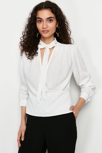 Trendyol Collection Detailní tkaná halenka Ecru na krk TWOSS24BZ00338