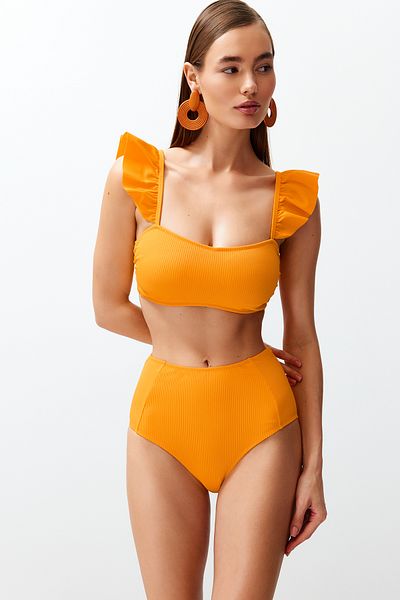 Trendyol Collection Orangefarbenes Bralet-Rüschen-strukturiertes Hipster-Bikini-Set mit hoher Taille TBESS22BT0049