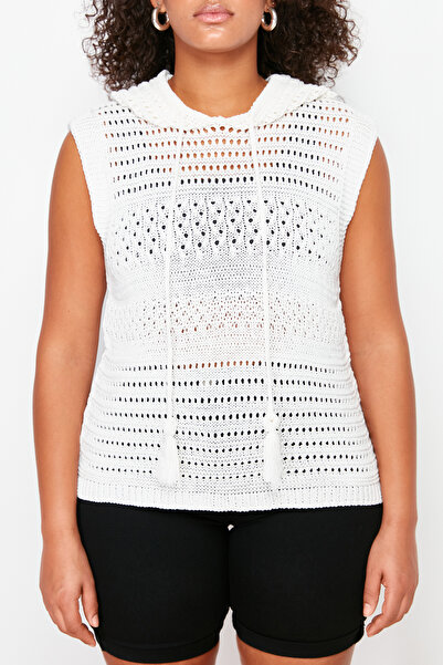 Trendyol Curve Krémszínű áttört kapucnis kötöttáru blúz TBBSS24AF00048