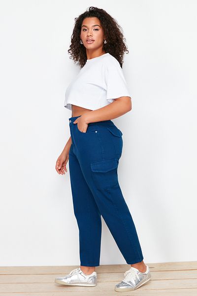 Trendyol Curve Σκούρο μπλε Cargo Pocket Detailed Mom Fit Jeans TBBSS24CJ00012