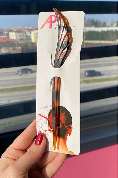 TAKIŞTIR قلم كعكة بني مع شكل جناح