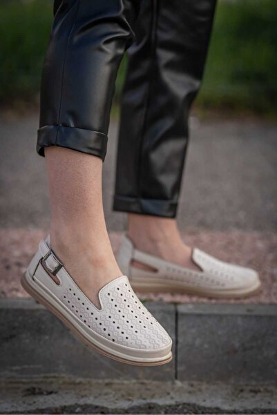 Weynes Women's Beige Spotted Strap BallerinasWsb0760