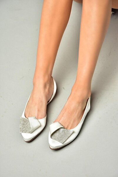 Fox Shoes س726542204 حذاء باليه نسائي من قماش الساتان باللون البيج