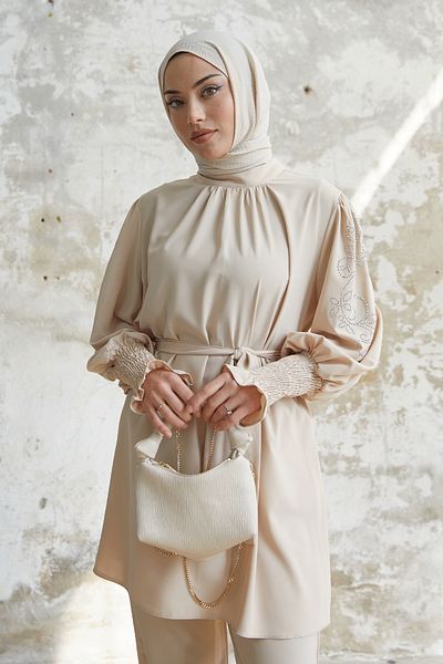 InStyle Set dublu din satin cu mânecă cu balon cu detalii în piatră - bej
