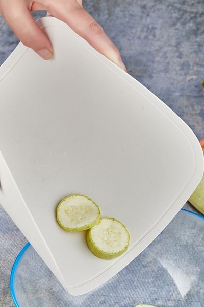 Flosoft Flexible Cutting Mat, Bendable Cutting Board, Unbreakable Hanging Cutting Board 23x34 cm