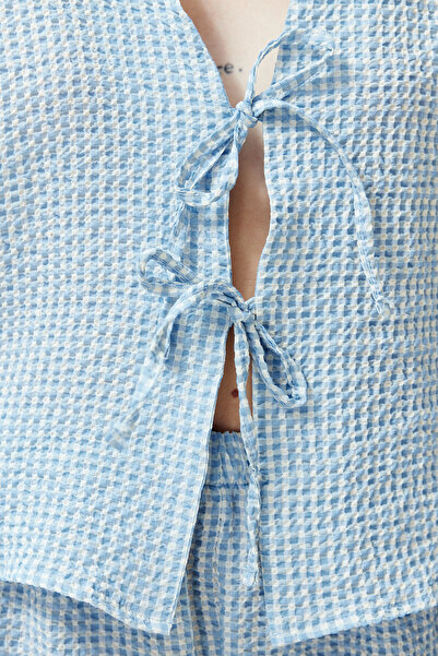 Trendyol Collection Blau strukturiertes Gingham-Pyjama-Set mit Schnür-/Band-/Schleifendetail und Shorts THMSS24PT00149