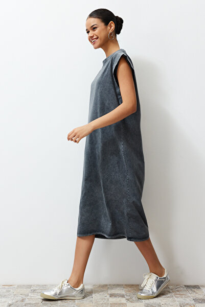 Trendyol Collection Sukienka dzianinowa w kolorze antracytowym z efektem sprania/wyblaknięcia, o kroju prostym/przesuniętym TWOSS24EL00126