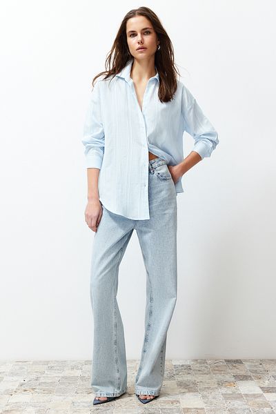 Trendyol Collection Niebieska teksturowana koszula oversize o szerokim kroju TWOSS24GO00116