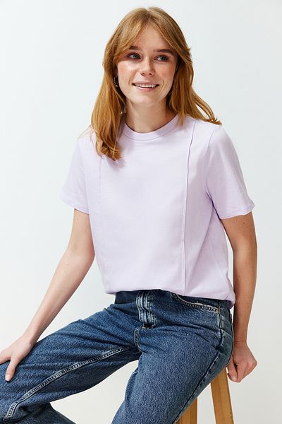 Trendyol Collection Lilafarbenes, geripptes, reguläres Strick-T-Shirt mit Rundhalsausschnitt TWOSS24TS00050