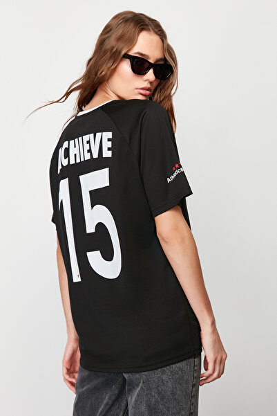 Trendyol Collection Černé Oversize/Wide Fit Slogan Pletené tričko s potiskem TWOSS24TS00106