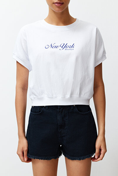 Trendyol Collection Biała koszulka z grubej bawełny premium z nadrukiem sloganu TWOSS24TS00013