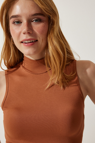 Happiness İstanbul Dámská pletená halenka s velbloudím límečkem bez rukávů z viskózy RX00050