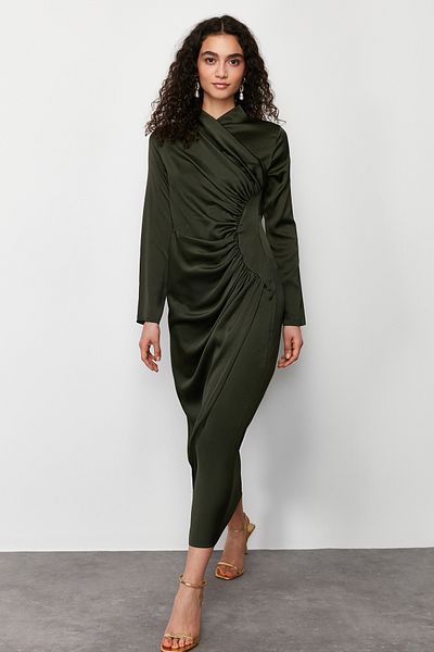 Trendyol Modest Khaki Gather Detailní tkané saténové večerní šaty TCTSS24DB00037
