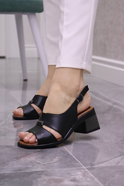 Venüs -2311510 صندل نسائي مفتوح من الخلف من الجلد الطبيعي باللون الأسود