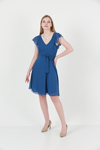 Ceylen Şifon Ön Arka V Yaka Omuzlar Önden Arkaya Volanlı Kloş Mini Elbise