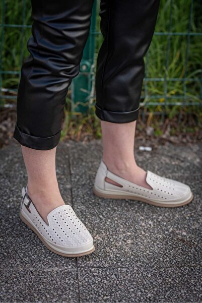 Weynes Women's Beige Spotted Strap BallerinasWsb0760