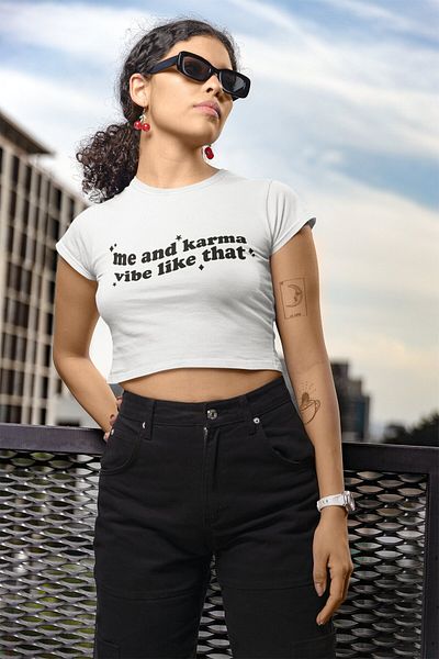 Fuddy Moda Starry Me And Karma Vibe Like That Written Crop Top από τον Taylor Swift Printed Crop