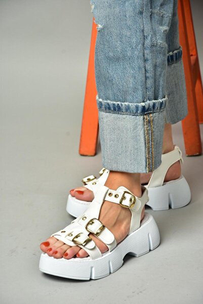 Fox Shoes S973966209 Bílé dámské sandály se silnou podrážkou