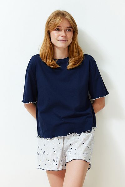 Trendyol Collection Pletená pyžamová souprava Galaxy Patterned Navy Blue - THMSS24PT00203