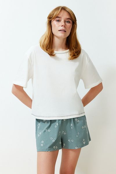 Trendyol Collection Weißes Baumwoll-Shorts-Pyjama-Set mit geometrischem Muster – THMSS24PT00204