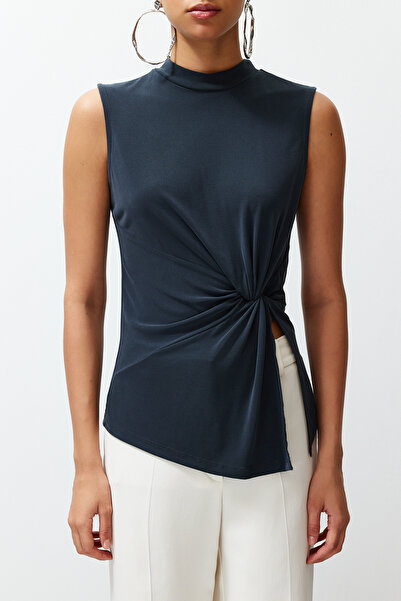 Trendyol Collection Antracitová pletená halenka s límečkem - TWOSS24BZ00359 s lemováním a detailem rozparku