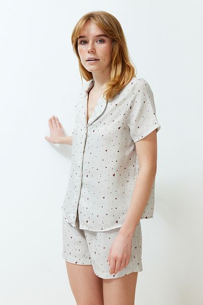 Trendyol Collection Ecru-Pyjama-Set aus 100 % Baumwolle mit Herzmuster aus Musselin THMSS24PT00139
