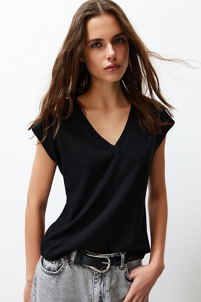 Trendyol Collection Μαύρη παχύρρευστη/μαλακό ύφασμα Εφαρμόσιμο/Εφαρμοσμένο μανίκι φεγγαριού πλεκτή μπλούζα V-λαιμόκοψη Stretch TWOSS24BZ00433