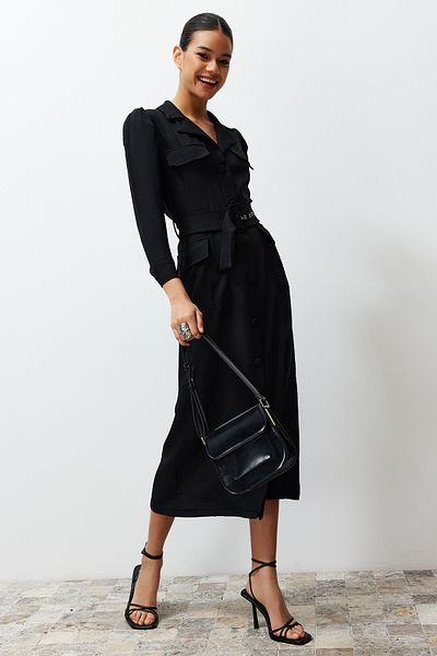 Trendyol Modest Tkané košilové šaty lněného vzhledu s knoflíky a černým páskem Tctss24Eb00017