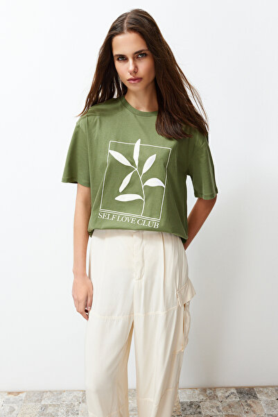 Trendyol Collection Χακί 100% βαμβακερό μπλουζάκι με στάμπα Χαλαρό/Φαρδύ Χαλαρό Πλεκτό T-Shirt με λαιμόκοψη TWOSS23TS00267