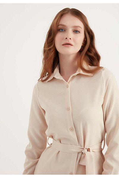 Herita Gewölbtes Kleid aus Stoff